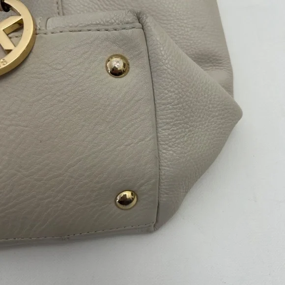 Michael Kors Jet Set Soft Leather Tote in Stone/Ecru w/Tan straps & Gold accents - Picture 15 of 16